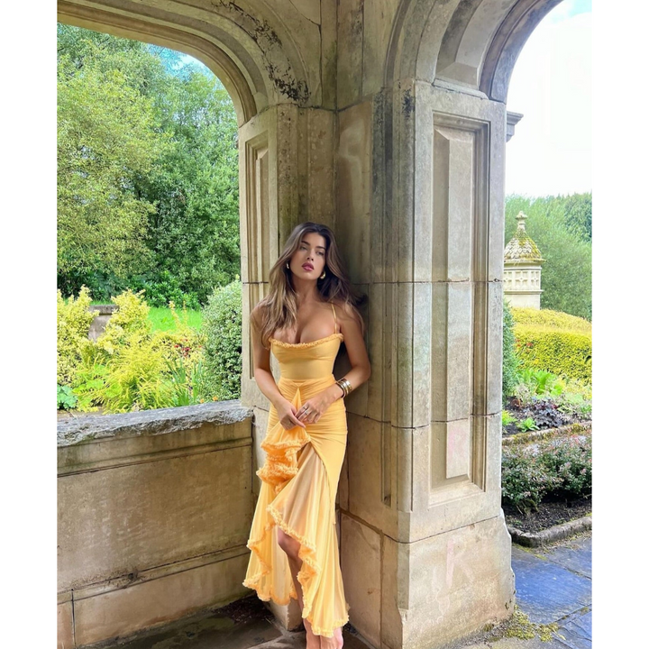 Robe D'invité De Mariage Avec Bretelles Spaghetti Et Volants | Maxi